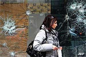 athens greece riot calm 121208 01