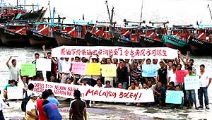 fishermen nelayan protest 161208 01