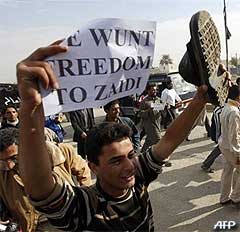 muntazer al zaidi george w bush shoe thrown incident iraq 171208 01