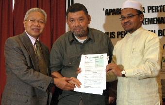 zahar hashim pas umno pj selatan division head 241208