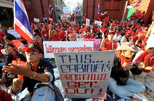 thai pro-Thaksin protesters more red shirts