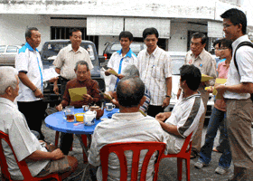 simpang pulai leftleting for electing head of new village 271208 chan ming kai 02