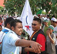 kuala terengganu by election nomination day 060109 dispute between supporters