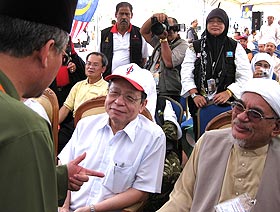 kuala terengganu by election nomination day 060109 abdul wahid meet kit siang and hadi awang