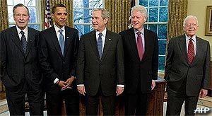 obama and former american president meeting in white house 080109 03