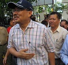 kt by election 070109 wan farid walking