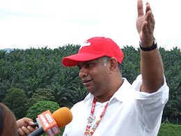 air asia pc labu low cost carrier terminal lcct 080109 tony fernandes