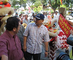 kt by election 070109 lion dance