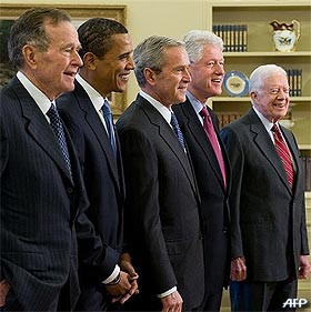 obama and former american president meeting in white house 080109 01