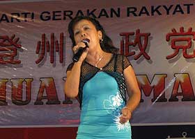 kuala terengganu by election gerakan dinner 110109 karaoke performance