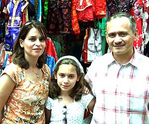 interviews chinatown tourists low cost carrier terminal labu followup 090109 jihad tadros and family