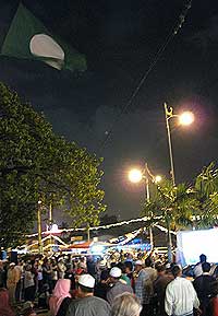 kuala terengganu by election pas dikir barat performance 090109 crowd