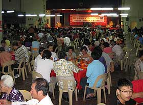 kuala terengganu by election gerakan dinner 110109 audience