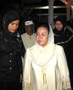 kuala terengganu by election najib visit razali house 140109 rosmah