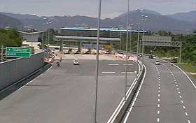 duke expressway highway close barrier access road kampung puah 140109 03