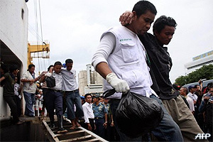 indonesia ferry accident sulawesi 140109 01