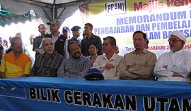 kuala terengganu by election ppsmi coalition handing memo to pakatan 150109leaders