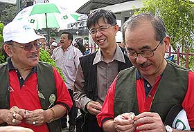 kuala terengganu by election voting day 170109 annuar tan and tian chua