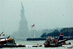 airplane crash land in hudson river new york america 160109 05