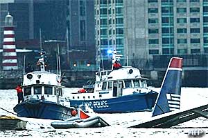 airplane crash land in hudson river new york america 160109 01