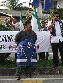 kuala terengganu by election voting day 170109 bn supporter