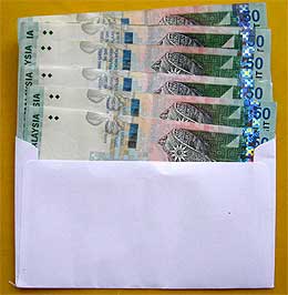 kuala terengganu by election money given to media reporters at media centre 160109