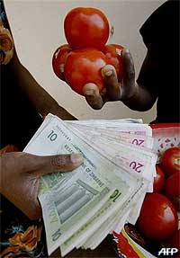 zimbabwe 100 trillion dollar note inflation 160109 01