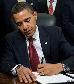 barack obama guantanamo bay camp close 280109 03