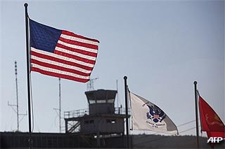 barack obama guantanamo bay camp close 280109 01