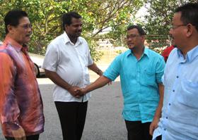 anwar respond to perak pkr defection 010209 from left nasarudin and kesavan