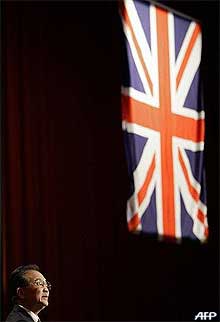 chinese president thrown with shoe in british visit 030209 03