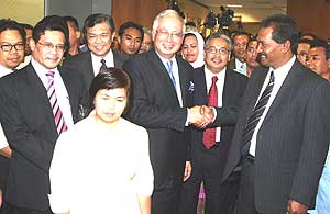najib pc on bn takeover of perak state with 4 aduns 050209 01