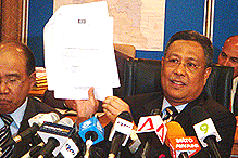 ec announces no by election will be held in perak 030209