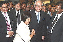 najib pc on bn takeover of perak state with 4 aduns 050209