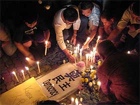candle light vigil in perak 070209 04
