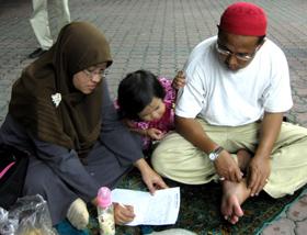 pakatan ipoh rally 080209 signing petition