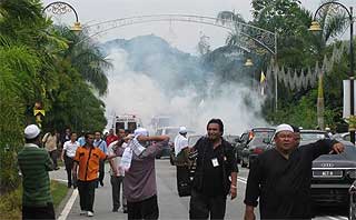 perak bn takeover protest mosque tear gas attack incident kuala kangsar rally 060209 09