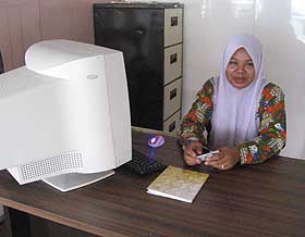 bukit selambau 120209 clerk at the service centre