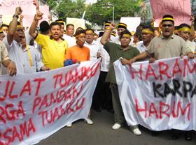umno youth demonstration against karpal singh 100209 04