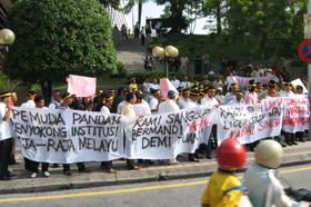 umno youth demonstration against karpal singh 100209 02