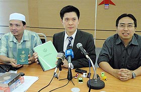 dap wong kah woh lodged complaint against zambry 130209 01