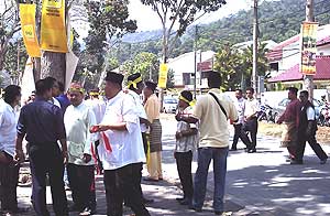 umno youth demo against karpal singh penang 130209 03