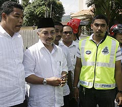 umno youth demo against karpal singh penang 130209 khir toyo