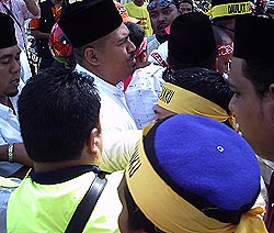umno youth demo against karpal singh penang 130209 07