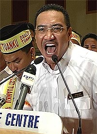 hishammuddin hussien and umno bn youth pwtc support sultan rule 200209 05