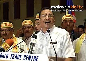 hishammuddin hussien and umno bn youth pwtc support sultan rule 200209 02