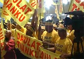 hishammuddin hussien and umno bn youth pwtc support sultan rule 200209 04