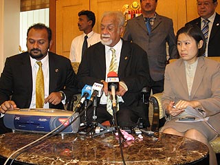 parliament 180209 karpal singh playing the audio tape