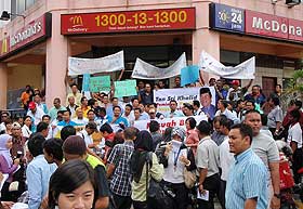 pkr youth shah alam anti macc cow protest 250209 08