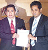 khairy jamaluddin and salahuddin ayub ppsmi debat on english language in math and science subject pc 240209